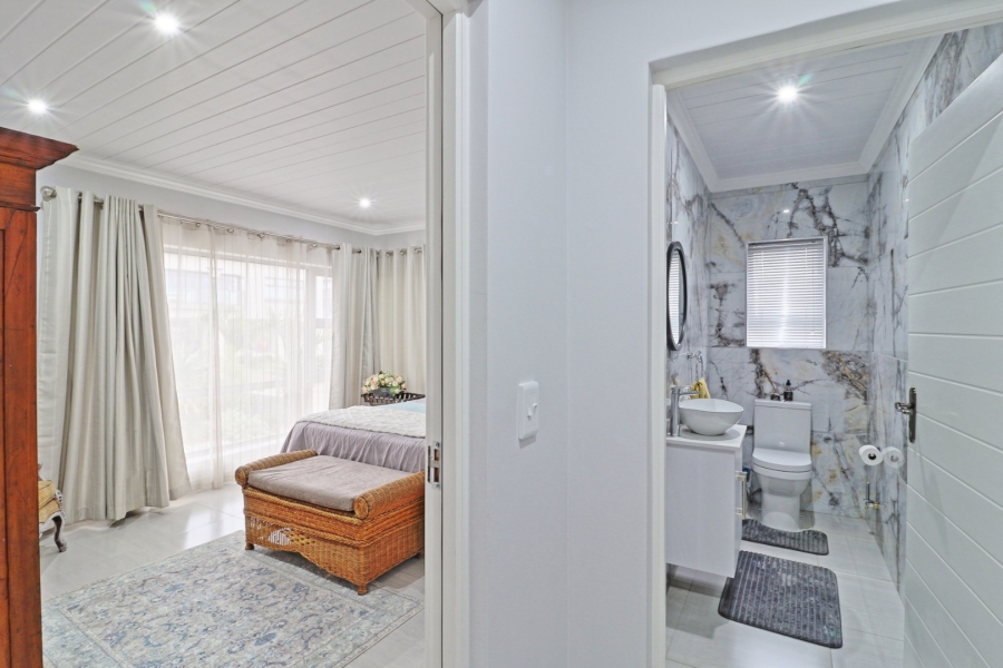 4 Bedroom Property for Sale in Monte Christo Western Cape